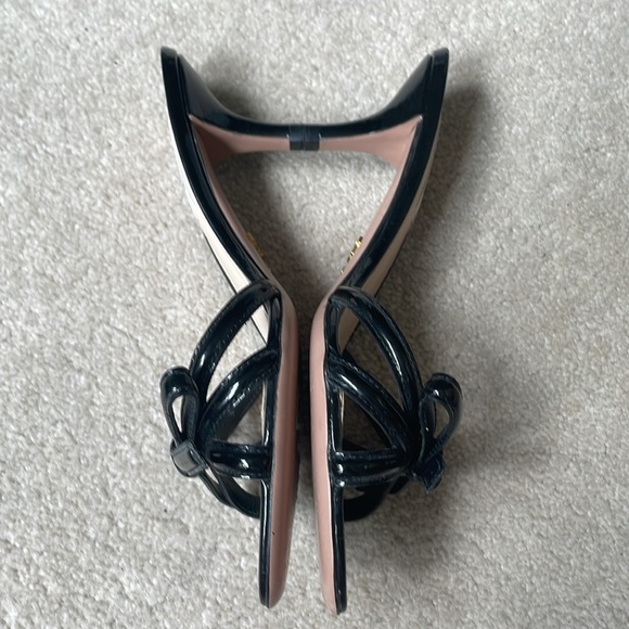 Prada black patent leather bow kitten heel pumps. - Picture 2 of 5